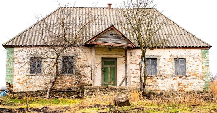 Dieses Haus steht schon seit 30 Jahren leer. Was dadrinnen