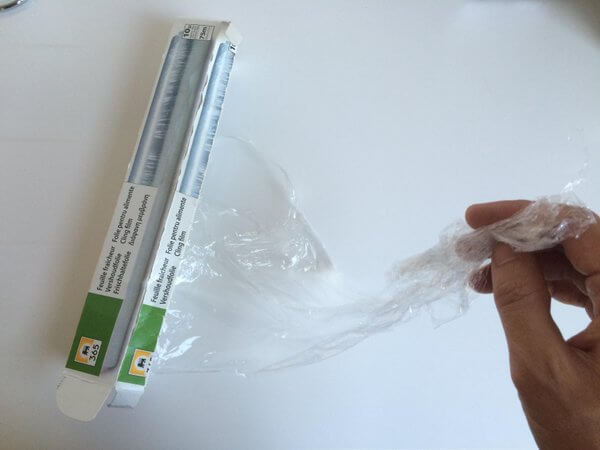 Plakkerig plastic schoonmaken